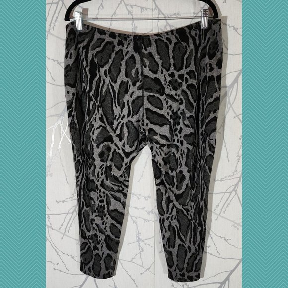 Diane Kennedy Gray Abstract Animal Print Knit Ankle Leggings - Picture 2 of 3